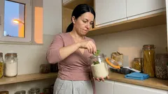 Gorgulhos e traças na despensa: o que o louro faz (e quando é preciso ir mais longe)